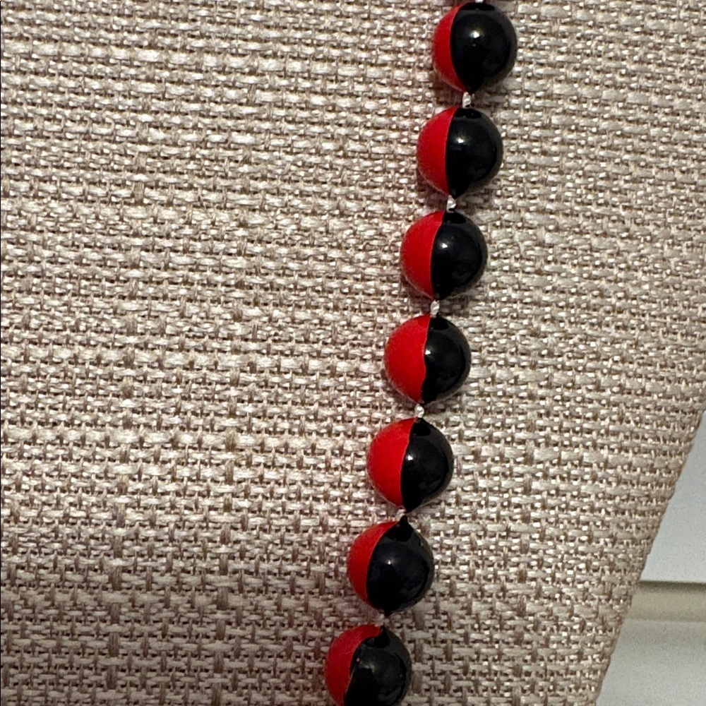 Long Half Black & Half Red Plastic Bead
Necklace - 23 inches in length x nearly - Picture 3 of 5